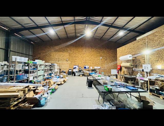 360M² WAREHOUSE TO LET IN CHAMDOR